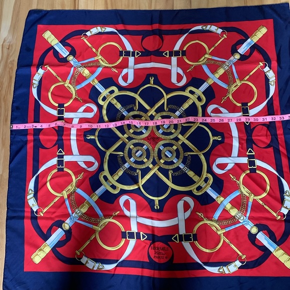 Hermes Eperon D'Or forever scarf approx 35”x35” silk, hand stitched rolled edges - Picture 13 of 16
